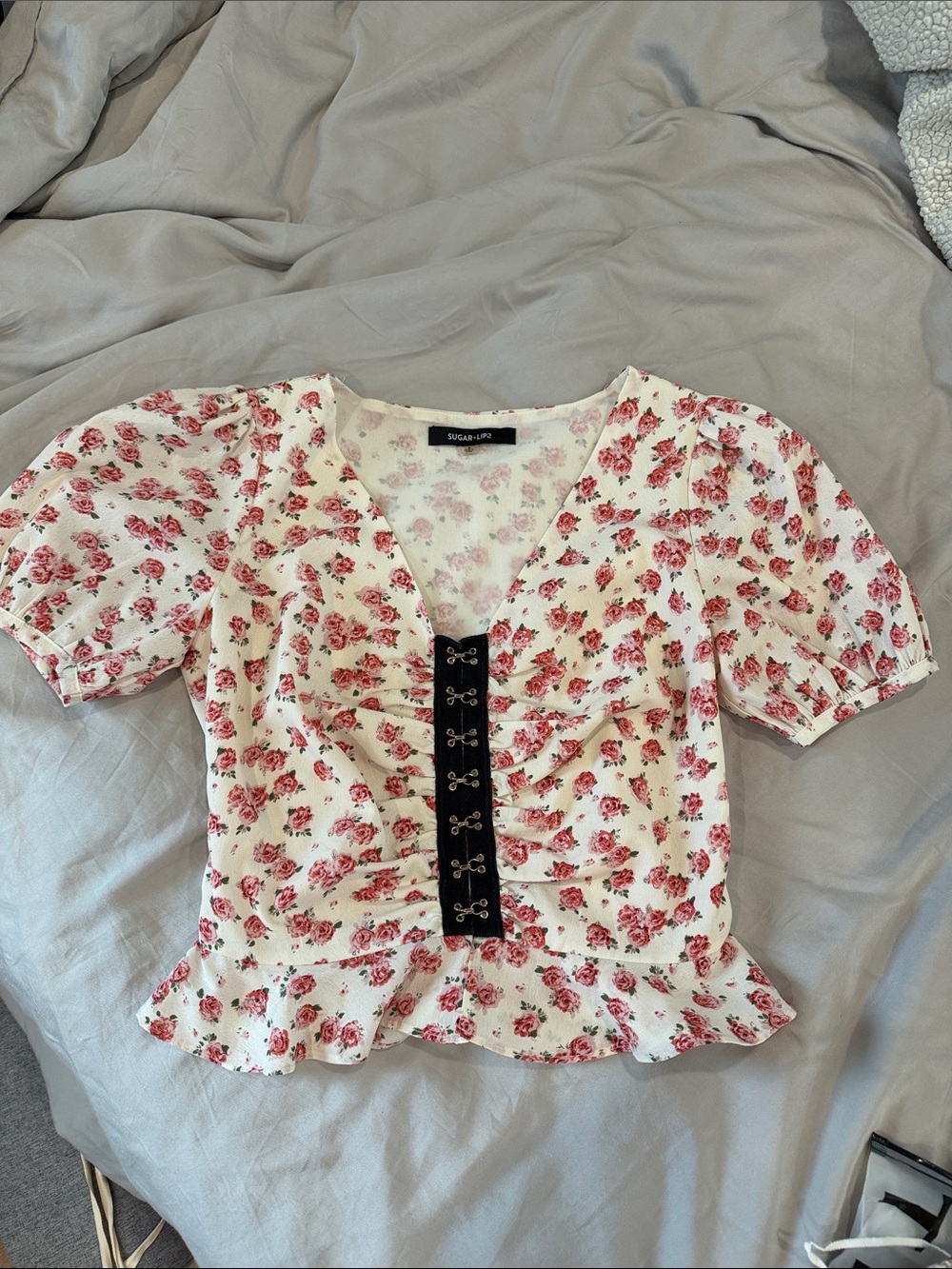 Sugarlips Cream Floral hook and eye Puff Sleeve Blouse with Black Panel